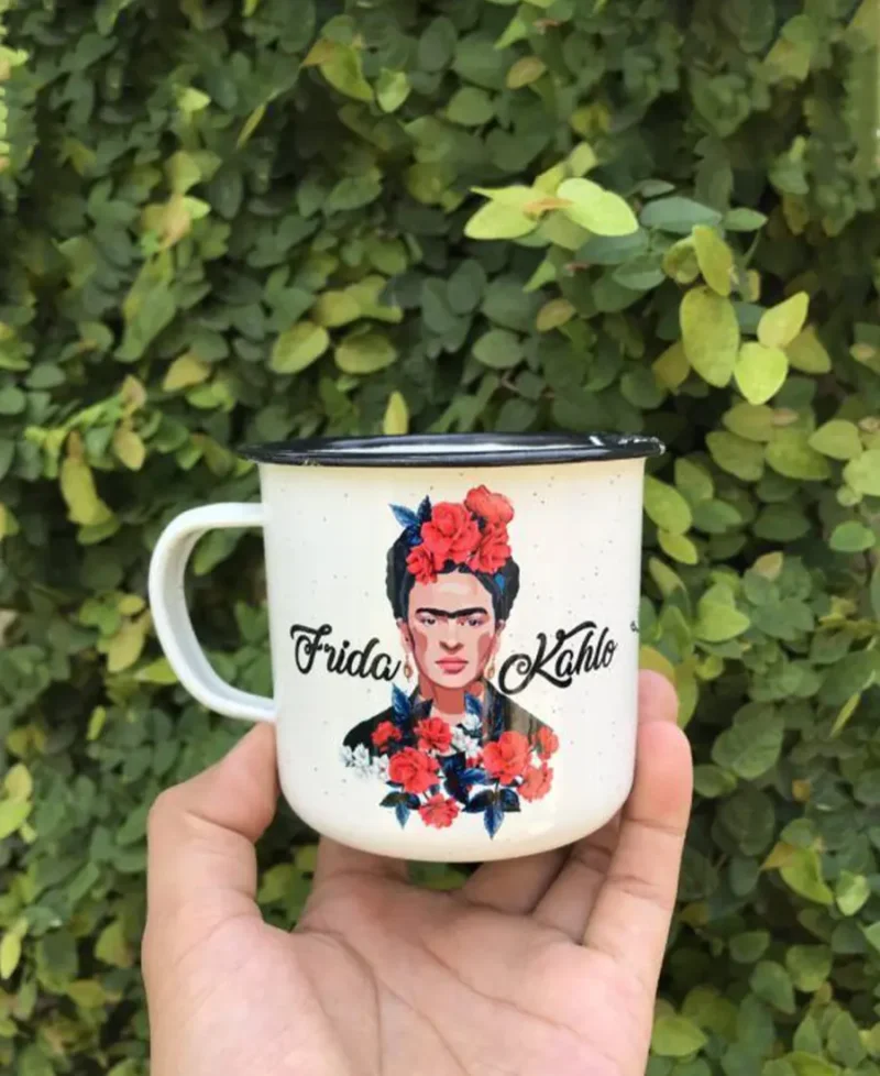 Taza Blanca de Peltre Personalizada Temática Frida Kahlo